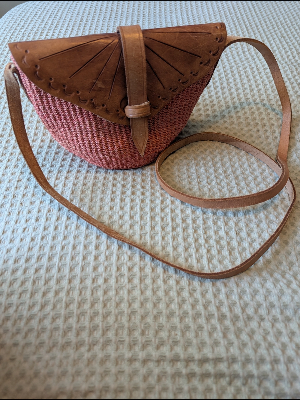 Vintage Straw Crossbody Bag with Brown Leather Flap - Picture 2 of 6